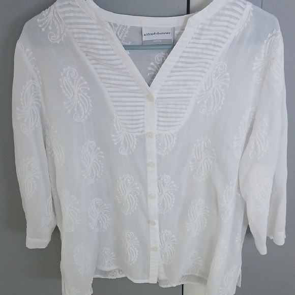 Alfred Dunner Tops - Alfred Dunner White Embroidered Women's Top sz 14P.     FL